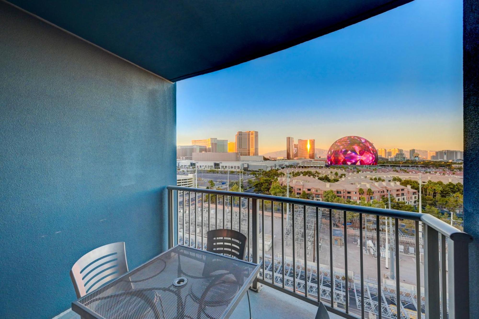 Premium Views! - 'fear And Loathing Style' - Sphere In Hd Aparthotel *